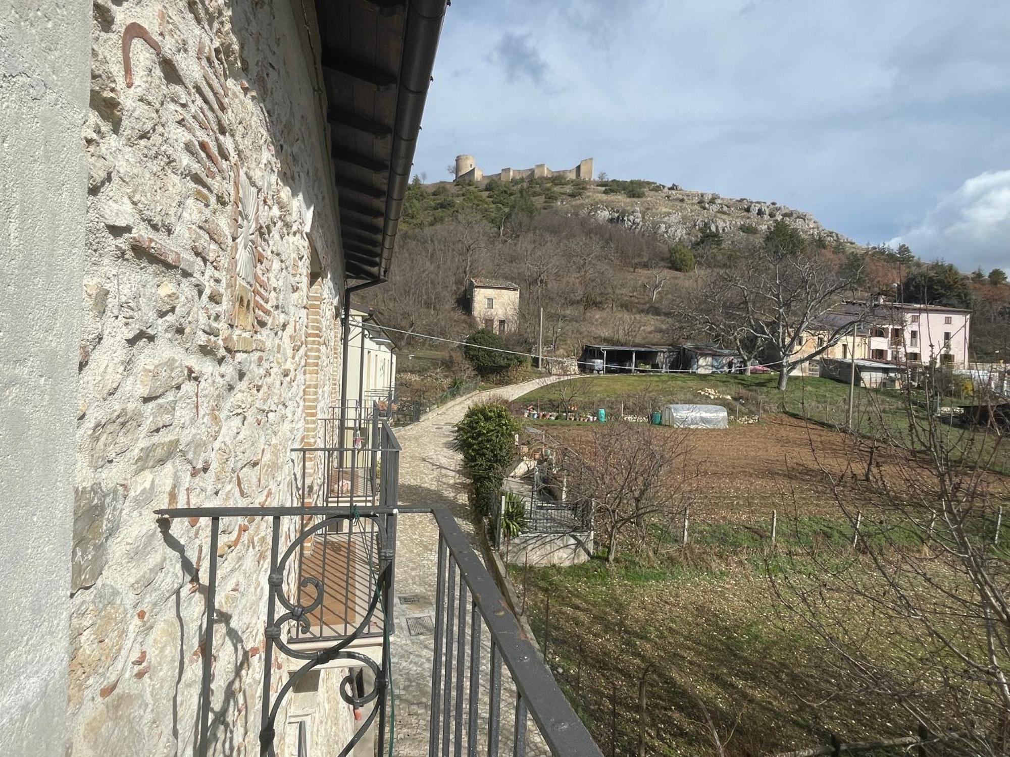 Sognando Bominaco - Dimora San Pellegrino Hotel Bagian luar foto